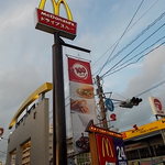 マクドナルド - 遠くからも見える看板