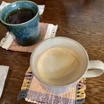 Chiiki Koryu Kyoten Madoi - 手前がコーヒー、奥が紅茶