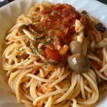 Spaghetti Olive - しめじのトマトソース スパゲッティ（ランチ）900円