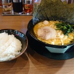 Machida Shoten Oogaki Ten - ラーメンのり増し＋ライス。家系にライスは必須