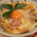 鳥と卵の専門店 鳥玉 - 親子丼  680円