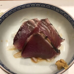 Akebonobashi Kazu - 軽めのコース５５００円。初鰹たたき。岩間さんに習ってからは（笑）、辛子派の私ですので、とーっても美味しくいただきました（╹◡╹）（╹◡╹）