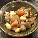 Shaberi Bar Sakaba Pagu Pagu - 肉豆腐定食に付いてきた小鉢（煮物）