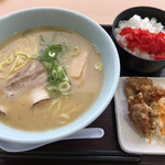 Izumi Ootsu Parking Area Umigawa - 魚介豚骨ラーメンセット(¥900)