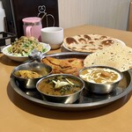 インドレストラン プージャ - パスパティセット。カレー２種、タンドリーチキン、アチャル付きで充実