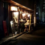 神田ワイン食堂パパン - 路地裏でグラスを傾ける女子(12月)