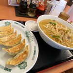 Hidakaya Keikyu Kamata Eki Mae Ten - 味噌ラーメンと餃子のセット