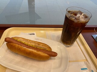 DOUTOR Kamata Aromasukuea Ten - ジャーマンドックとアイスコーヒーM