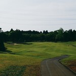 Glen Oaks Country Club - うねるフェアウェイ