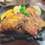 Dining HARE - 肉の万世的鉄板！付け合わせが色彩的にも凝ってます。おまけ扱いでは無さそうです。