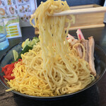 Chuka Soba Hamadaya Hon Ten - 麺はぷるんと噛み応えがあって、冷やし中華の王道の味