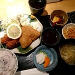 Fuku Yokoyama - アジフライとカキフライ定食