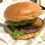 Freshness Burger Machiya Ten - クラッシックアボカドチーズバーガー750円