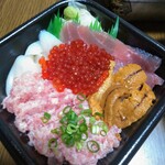 Kaisho Donmaru Kuwana Ten - うおがし丼　550円・私