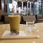 Saint Marc Cafe Pakusukueayokohamaten - テーブル。