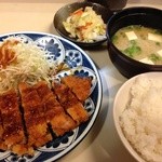 とん通 - とんかつ定食(ランチ680円)