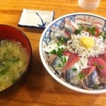 Isomaru Suisan Kabukicho Higashitori Ten - 秋刀魚シラス丼 ¥620   大盛 ¥100   生海苔味噌汁 ¥100