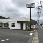 Nigiri Tsukamoto Sengyo Ten - お店は国道沿いに面してる