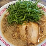 Ramen Makotoya Mino Makiochi Ten - 九条ねぎ背脂醤油ラーメン