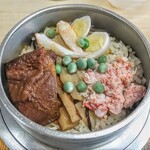 久内釜めし店 - カニ釜めし！彩りと配置が淡くも綺麗！カニよりも鶏肉の照焼きがデカい！