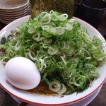 旨いラーメン ゆうや - ぴり辛.ネギ.もやし.半熟卵