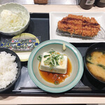 Matsu no Ya Fukaebashi Ten - ロースカツ定食 490円