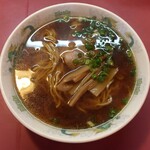 Kintaro - キャーーー！！！ラーメン ¥550。
                        
                        オーソドックスな食堂のラーメンヽ(´o｀
                        
                        ではいただきます。
                        
                        
                        いざ！
                        
                        
                        