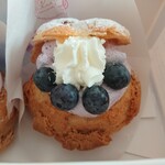 Beard Papa no Tsukuri Tate Kobo Tsuchiura Ten - ブルーベリーが四つと生クリームも入って美味しいのです♪