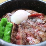 レストラン フォンタナ - 料理写真:【ランチ】石焼きにいがた和牛ステーキ丼