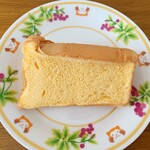 ひまわりの丘 - シフォンケーキ（プレーン・カット）…税込160円