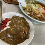 Karaku - ラーメン半カレー950円