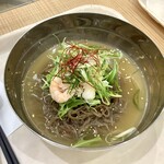 Ishiyaki Bibimbap Senmon Ten Annyeong Fukuoka Toriasu Hisayama Ten - 海老と蒸し鶏のゆず塩冷麺 748円(税込)