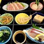 Japanese cuisine Uoike - いろどり箱膳