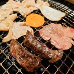 Yakiniku Dining Ushiwakamaru Taisetsudori Ten - 牛タン、牛サガリ、豚ホルモン