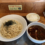 三都屋 - 料理写真:半肉つけ麺と無料半ライス