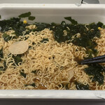 LAWSON Maebashi Komagatachohigashi Ten - 「ペヤング 超超超超超超大盛ペタマックス 醤油ラーメン」兎に角、麺が減って行く感覚のなかなかならず、半分量達成かと思われたのが、喫食開始から 3分後、それでもまだまだかなりあるなあと言う印象であった。