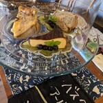 Spice Cafe Makaramo - スイーツ、キッシュのディスプレイ