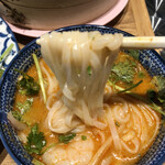 Thai Yatai 999 Shinbashi Ten - ミニトムヤムクンラーメンを楽しむ