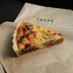 TAUPE - すじ肉ときのこのワイン煮 320円