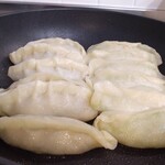 Gyoza no Mise Ryusei - 野菜餃子6個350円 肉餃子6個350円