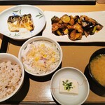 やよい軒 - なす味噌と焼き魚の定食＆サラダ＆もち麦変更