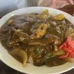 中華菜園 大仙 - 2021年9月。牛肉カレーかけ御飯950円。牛肉たっぷり。