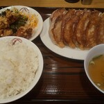 Osaka Osho Hankyu Ishibashi Ten - 餃子定食(ごはん大)