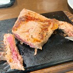 Yappari Steak Rakuichigaido Nakanosato Ten - 赤身肉。それなりに美味しい