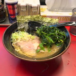 横浜家系ラーメン 東横家 - ラーメン豚骨醤油並