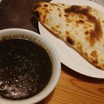 Maido Kolkata Restaurant - イカ墨キーマカレー＆チーズナン