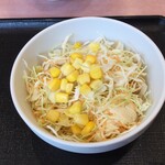 Yoshinoya Morera Higashitotsuka Nishiguchi Ten - 生野菜サラダ