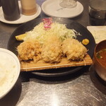 Tokyo Oyster Bar & Cafe Shirokane Ten - 牡蠣フライ定食