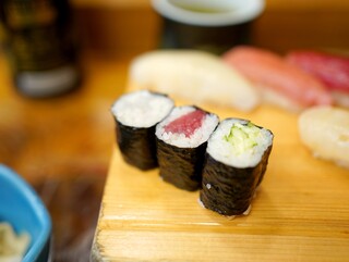 Yoshino Sushi Honten - 