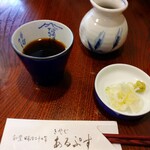 Teuchi Soba Alps - 昆布、鰹、宗田節、煮干し、干椎茸で取った出汁を、地元の本醸造醤油と合わせた、深い味わいの辛つゆ
                      蕎麦猪口も 面白いの～♪